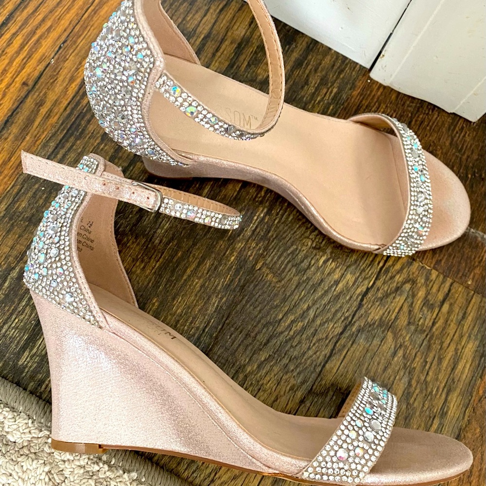 Deblossum Wedges